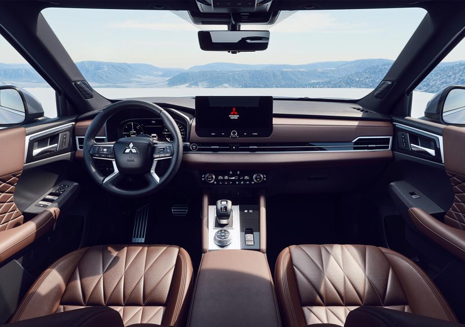 Mitsubishi Outlander PHEV interieur